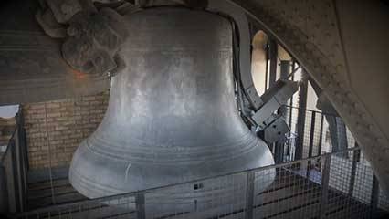 a close up of a big cracked bell called big ben